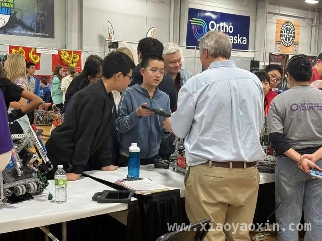 VEX机器人全球总决赛：黄浦教育成果在国际舞台绽放，黄浦区青少年科技团队：VEX机器人赛场上的夺冠传奇