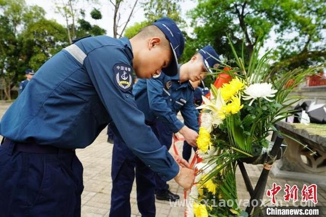 海警清明陵园祭英魂，誓守祖国万里海疆 清明时节，海警缅怀先烈筑牢海疆防线