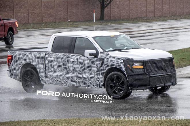 2026款福特F - 150 Lobo原型皮卡亮相，细节差异暗藏玄机