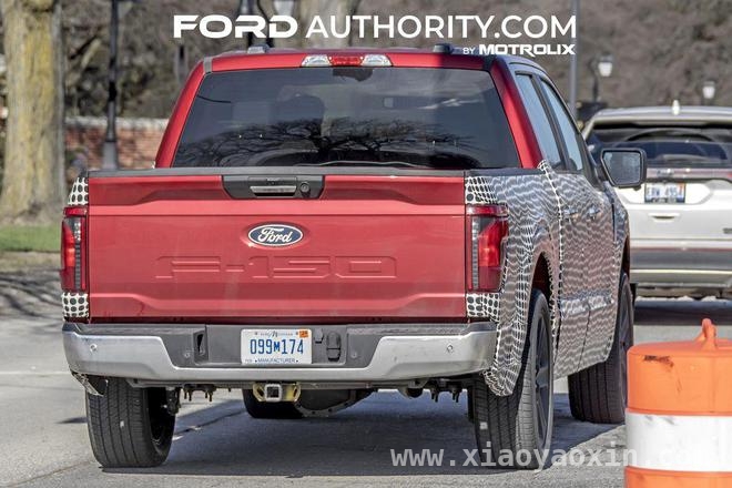 2026款福特F - 150 Lobo原型皮卡亮相，细节差异暗藏玄机