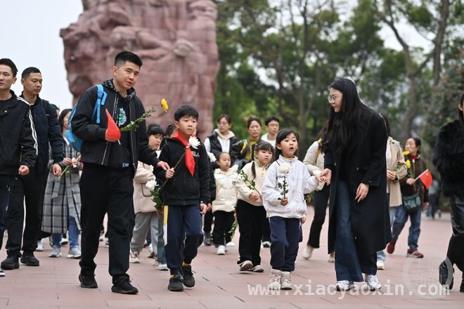 清明重庆歌乐山：在缅怀中感受红色力量 清明假期，重庆歌乐山纪念馆成缅怀先烈热门地