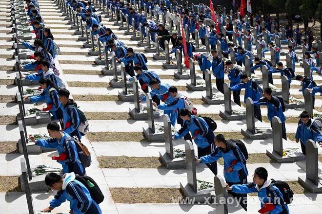 宁夏固原学生清明徒步百里祭英烈，精神传承动人心！ 清明前夜，固原少年百里徒步，信仰穿越时空！