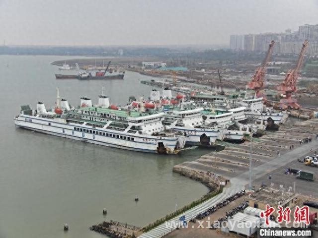 清明时节琼州海峡：旅客过海与运输保障的新景象，琼州海峡清明高峰：多举措保障车客顺畅通行