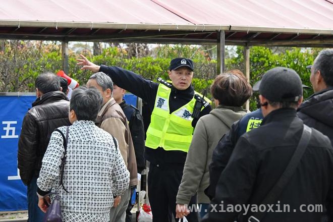 清明时节，闵行公安为70余万祭扫与踏青人群保驾护航，清明假期，闵行公安用行动守护市民祭扫踏青平安