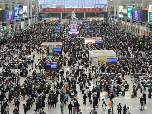长三角铁路清明运输大爆发，今日预计发送410万人次，清明节长三角铁路迎客流巅峰，单日客发量有望刷新纪录