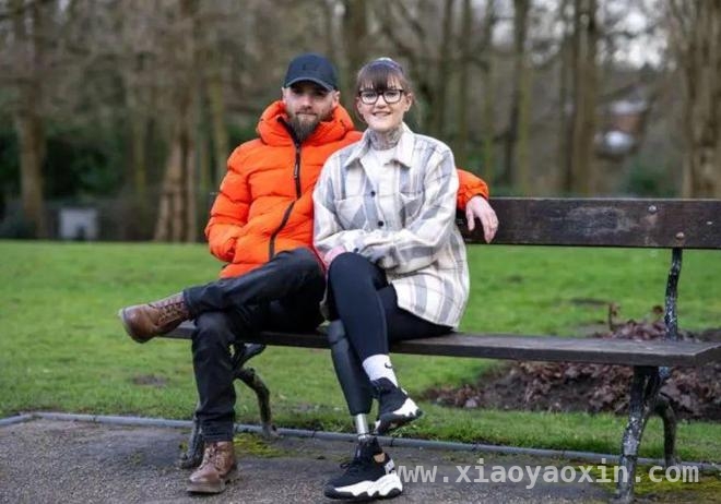 截肢悲剧后，她竟收获了世间最美好的爱情，英国妹子截肢之痛，换来一生挚爱与公道
