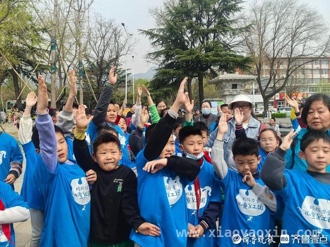 清明时节，泰安“交警公园”成小朋友学交安知识的欢乐场