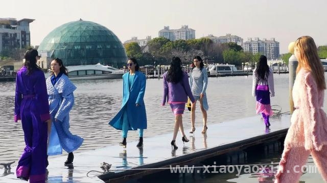 19岁松江女孩家乡秀场，引领时尚新风潮